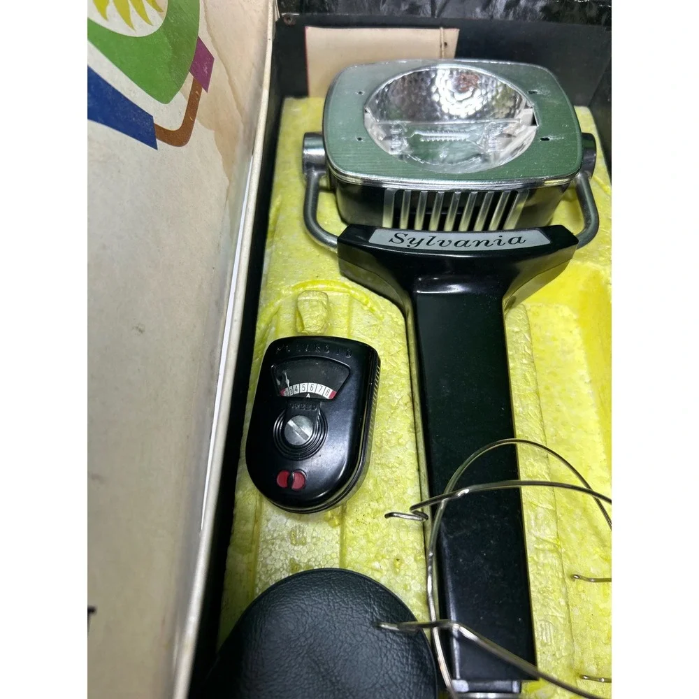 Vintage Sylvania Sun Gun Movie Light SG-70 with Box and Light Meter Black
